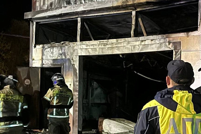 Вечером 4 мая в Самаре сгорел автосервис