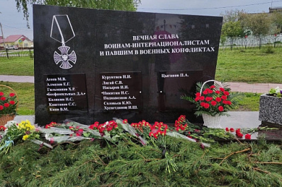Памятник героям-землякам открыли в Елховке