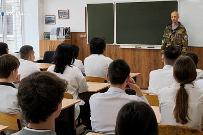 В Самаре ветеран СВО провел урок мужества для молодежи 
