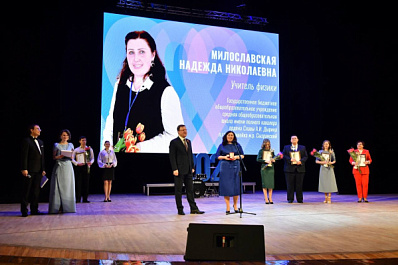 В Самаре вручили LADA Granta победителю конкурса "Учитель года"